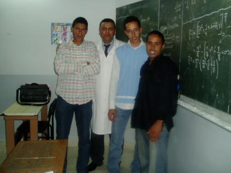 c l'yafi mon prof des maths et mes amis simo et younsse